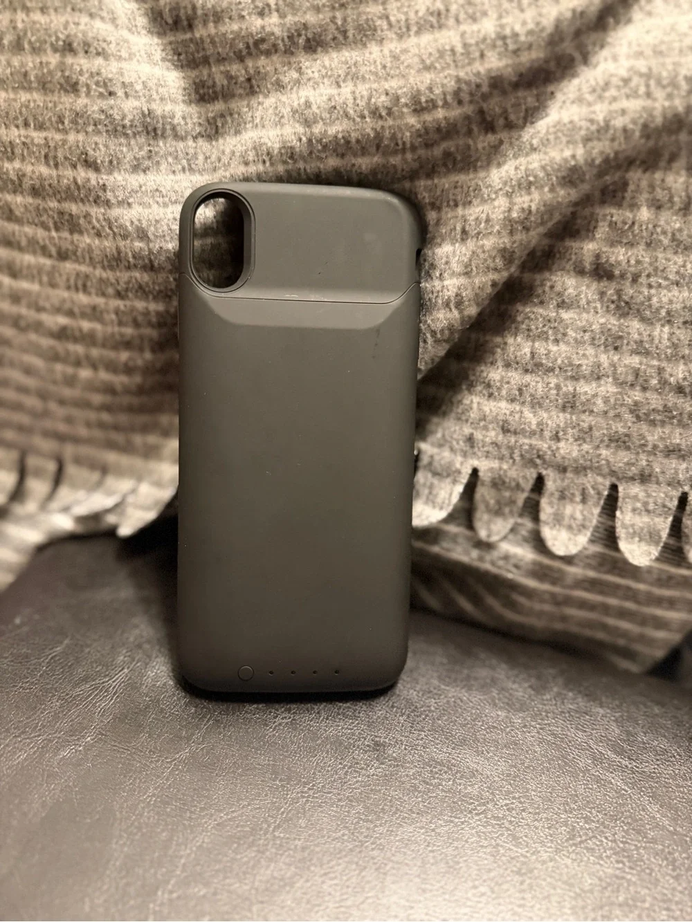 Mophie X/XS iPhone Charging Battery Phone Case with lightning charge - Black
